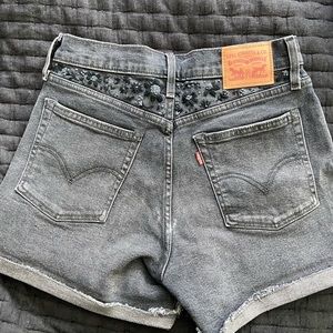 Levi’s Wedgie Fit Shorts, EMBROIDERED RARE, size 27